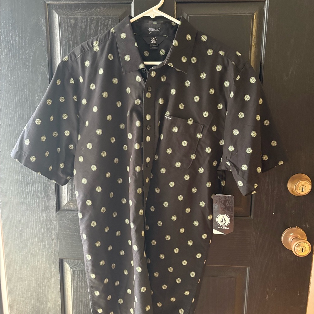 Volcom Men's Black Patterned Button down Shirt NWT - image 1